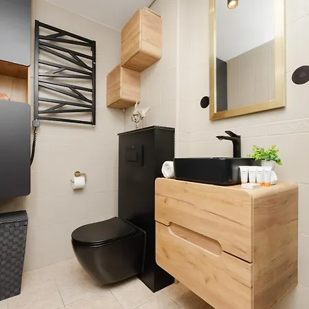 Family Unique For 4 People In Wola By Renters *